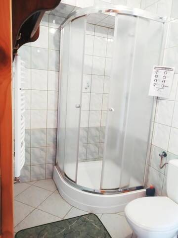 Фото номера Cемейный номер с собственной ванной комнатой Фермерские дома Borsuki pod Lipą г. Sarnaki 3